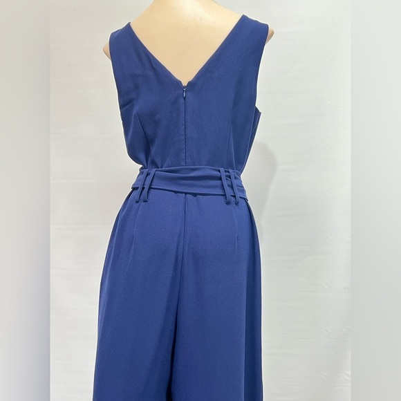TAHARI Navy blue double V neckline sleeveless jumpsuit size 4. - Picture 6 of 16
